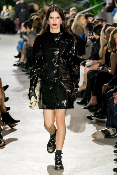 Look 32